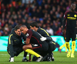 Guardiola dọa gạch tên Kompany khỏi đội hình dự Champions League