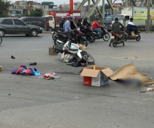 Hà Nội: Xe tải bỏ chạy sau khi cán chết người phụ nữ