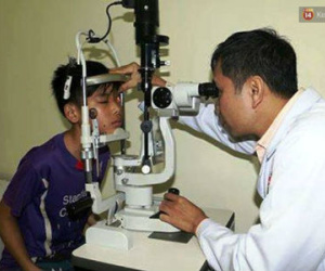 Nhặt được kíp nổ mang về "đốt chơi, nam sinh lớp 9 bị nát tay, rách mắt