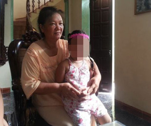 Vụ ông lão 79 tuổi bị tố hiếp dâm bé 3 tuổi: Nghi can vẫn "nhởn nhơ" ngoài vòng pháp luật?