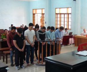 Chuyên viên Phòng Nội vụ cầm đầu đường dây làm bằng giả liên tỉnh