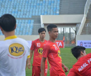 Công Phượng lạnh lùng trong buổi tập cuối của HAGL