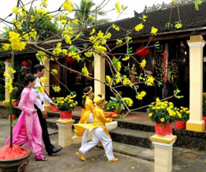 Nhà thơ Trần Đăng Khoa: Ngày Tết mà bỏ quên cha mẹ, kéo nhau đi du lịch là bất hiếu