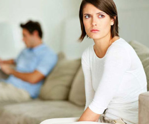 Thương đồng nghiệp vừa ly dị, chồng tôi lén cặp kè