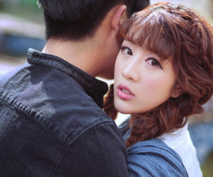 Yêu 3 năm, em đưa tôi tiền: “Anh nghèo quá, em không cưới được” rồi đi lấy chồng