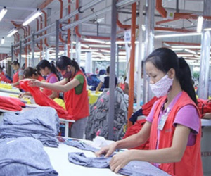 Đề xuất bỏ quy định lao động nữ nuôi con được nghỉ 60 phút mỗi ngày