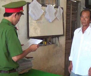 Hết tiền mua rượu, đánh chết bạn nhậu