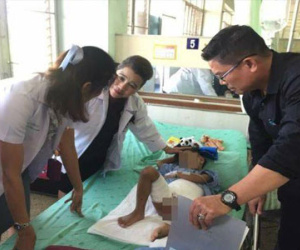 Cậu bé Thái Lan bị đánh đập, dội nước sôi vào bộ phận sinh dục, cha mẹ bị cả mạng XH truy lùng