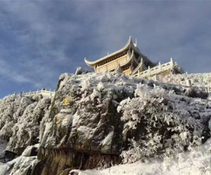 Tuyết phủ trắng núi Nga Mi