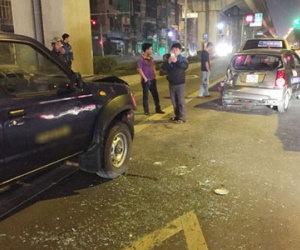 Xe biển xanh tông taxi, 3 người nhập viện