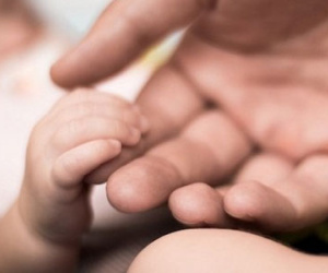 Bà đòi bệnh viện đổi lại cháu mới sinh vì... quá xấu xí