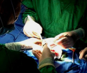 Chồng nhậu say đánh vợ, bị phản đòn đến rách "của quý"