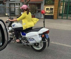 Cô gái lái xe đặc chủng của CSGT Hải Phòng là nhân viên bảo dưỡng xe