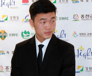 Lương Xuân Trường ra mắt CLB Gangwon