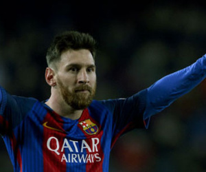 Messi ghi siêu phẩm ở phút 90, Barca thoát thua Villarreal