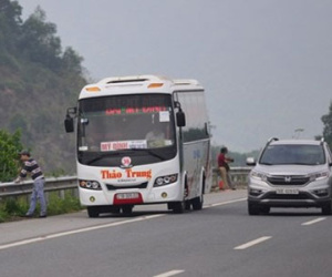 “Nhộn nhịp” bắt khách trên cao tốc Nội Bài - Lào Cai