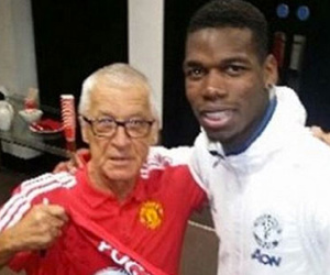 Paul Pogba cảm ơn CĐV cao tuổi tới từ Australia
