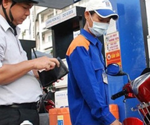 Tập đoàn xăng dầu lãi kỷ lục, doanh thu Dầu khí giảm mạnh