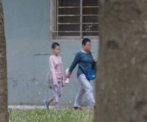 Vụ mẹ nhốt con 11 tuổi không cho đi học: Bé gái lại lạc mẹ, được đưa đến trung tâm bảo trợ xã hội