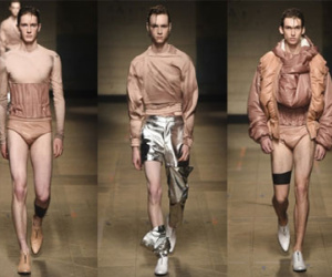 Áo nịt ngực, váy xếp ly cho nam giới gây sốc ở London Fashion Week