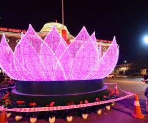 Hà Nội giảm lòe loẹt trong trang trí đường phố