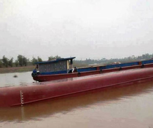 Lật tàu chở đá, chồng chết, vợ mất tích
