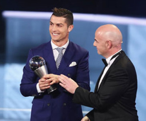 Ronaldo giành giải Cầu thủ hay nhất FIFA 2016