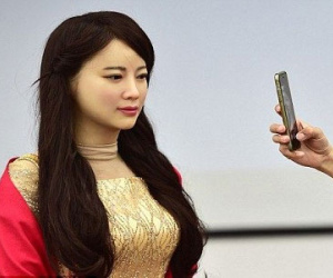 Thiếu nữ robot xinh như người thật ở Trung Quốc