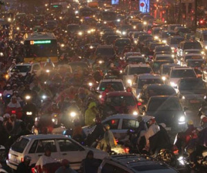Hà Nội mưa tầm tã, đường tắc nghẹt thở khắp ngả