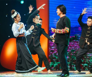 Hoàng Yến Chibi đọc rap cùng cố nghệ sĩ Quang Lý