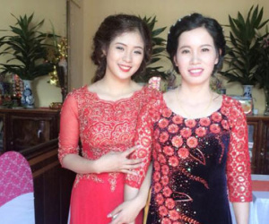 Lại thêm một bà mẹ U40 trẻ trung đến mức không thể phân biệt nổi khi đứng cạnh con gái
