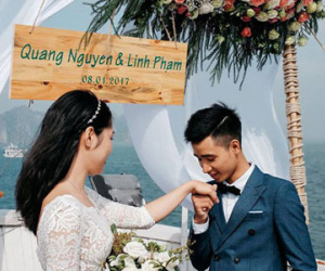 Lễ đính hôn lãng mạn trên du thuyền ở vịnh Hạ Long khiến nhiều người ghen tỵ