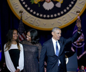 Obama lau nước mắt khi cám ơn vợ trong bài phát biểu chia tay