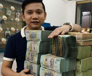 Thêm "siêu sim" được chuyển nhượng giá 9 tỷ đồng