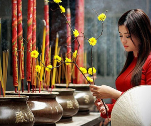 Xua đuổi vận xui cho gia đình bằng cách thắp hương ĐÚNG nhất trong dịp năm mới!