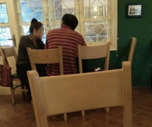 Cặp vợ chồng giải quyết chuyện ly hôn "văn minh, bình thản" bên... ly cà phê gây sốt mạng
