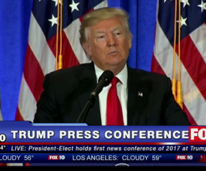 CNN lên tiếng sau khi bị ông Trump cáo buộc đưa tin sai sự thật