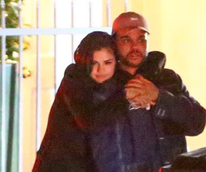 HOT: Selena Gomez lộ ảnh công khai hôn môi The Weeknd tình tứ