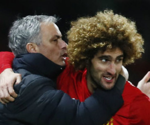 Man Utd gia hạn hợp đồng với Fellaini tới tháng 6/2018