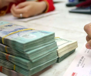 Ngân hàng tăng lãi suất huy động, đẩy vốn ra thị trường