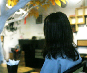 Bà mẹ 2 con xinh đẹp đau khổ lên Facebook tố bị nữ sinh trường ĐH nổi tiếng giật chồng