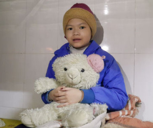 Bé gái 11 tuổi bị mẹ nhốt không cho đi học được đưa vào trung tâm bảo trợ: Chưa có ai đến thăm
