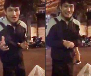 Clip: "Thánh chào hàng" bán phồng tôm cực bá đạo