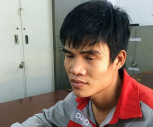 Đấm vào mặt CSGT vì không lấy được giấy tờ xe về quê ăn Tết