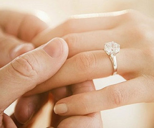 Đánh hôn phu nhập viện vì... không hài lòng với nhẫn đính hôn