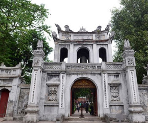 Hà Nội dừng quét vôi các hạng mục xuống cấp ở Văn Miếu