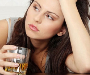 Kể từ ngày mẹ chồng lên chăm tôi bầu bí, tôi gần như phát điên