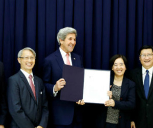 Ngoại trưởng Mỹ Kerry nói chuyện với sinh viên Sài Gòn