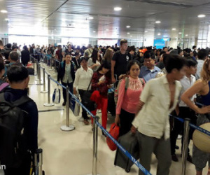 Sân bay Tân Sơn Nhất chật cứng người dịp giáp Tết