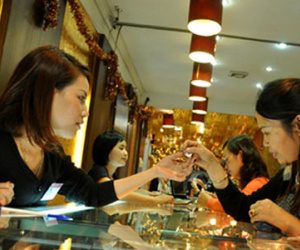 Vàng giảm giá, giới đầu tư bất an